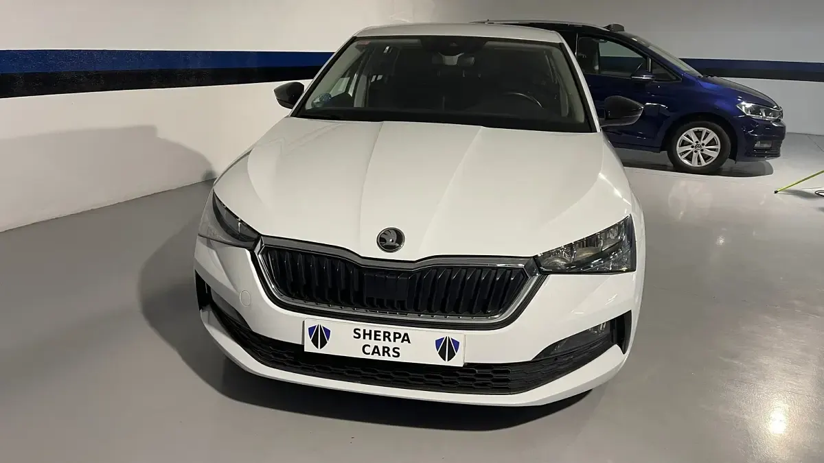 Usado Skoda Scala Ambition 90 CV (66 kW) 2021 Blanco Utilitario