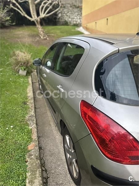 Usado Peugeot 308 110 CV (80 kW) 2009 Beige Berlina