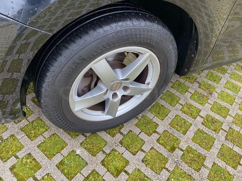 Usado Seat Alhambra Ecomotive 140 CV (102 kW) 2014 Negro Monovolumen