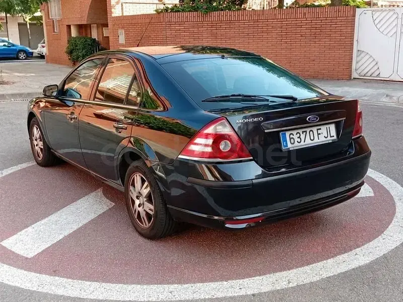 Usado Ford Mondeo Ghia 145 CV (106 kW) 2007 Negro Berlina