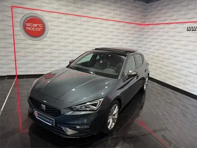 Usado Seat Leon FR 150 CV (110 kW) 2020 Gris / platagris Berlina