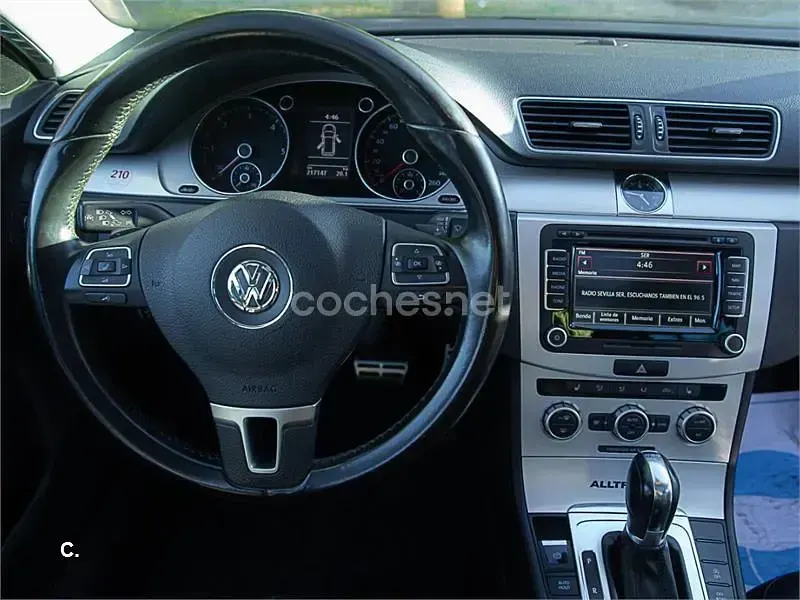 Usado VW Passat 170 CV (125 kW) 2012 Gris / plata Familiar