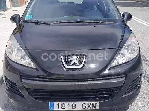 Usado Peugeot 207 75 CV (55 kW) 2010 Negro Berlina