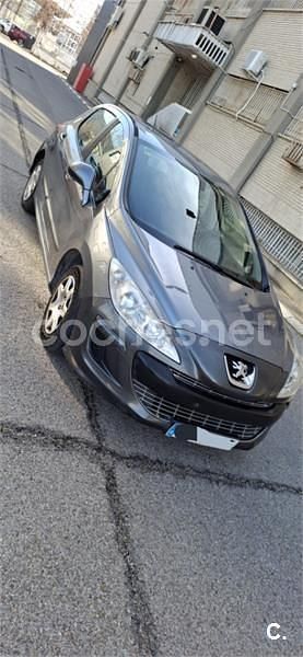 Usado Peugeot 308 110 CV (80 kW) 2009 Gris / plata Berlina