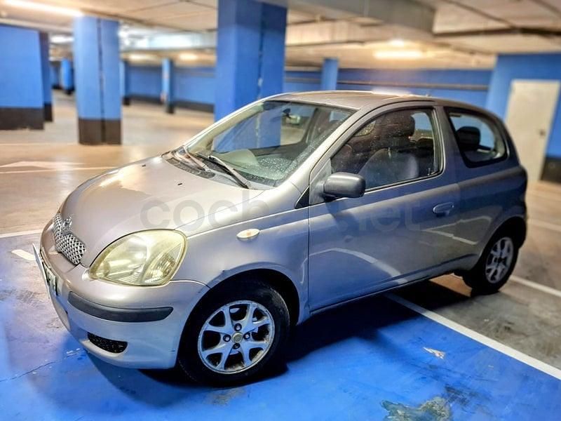 Usado Toyota Yaris T2 75 CV (55 kW) 2003 Gris / plata Berlina