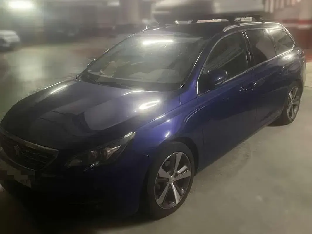 Usado Peugeot 308 SW Allure 120 CV (88 kW) 2018 Azul Familiar