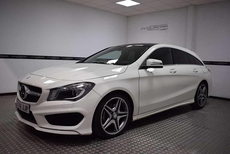 Usado Mercedes CLA200 Shooting Brake AMG line 136 CV (100 kW) 2015 Blanco Familiar