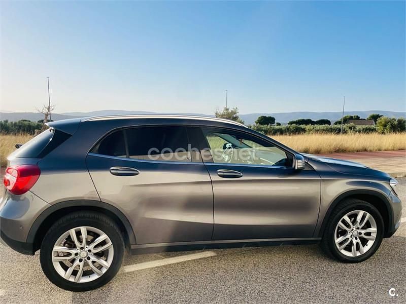 Usado Mercedes GLA200 Urban 136 CV (100 kW) 2016 Gris / plata SUV