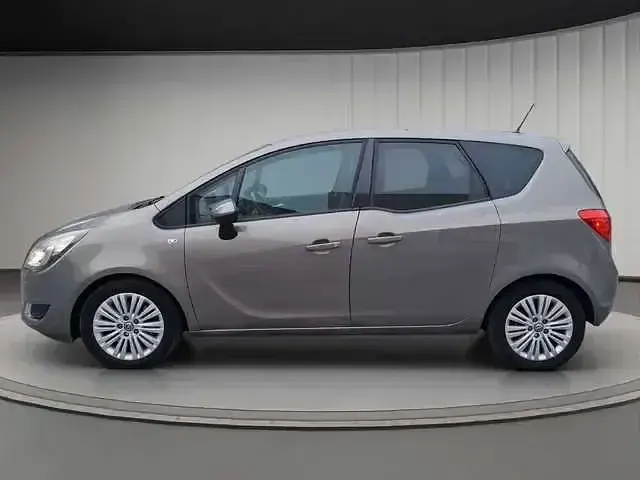 Usado Opel Meriva Selective 110 CV (80 kW) 2014 Gris / plata Monovolumen