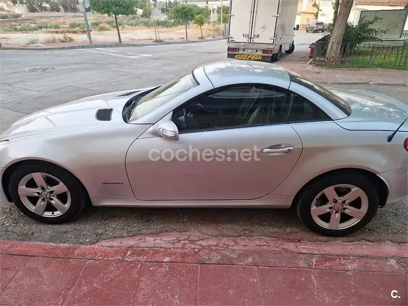 Usado Mercedes SLK200 163 CV (119 kW) 2007 Gris / plata Descapotable