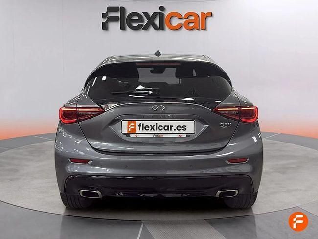 Usado Infiniti Q30 122 CV (89 kW) 2016 Gris Utilitario