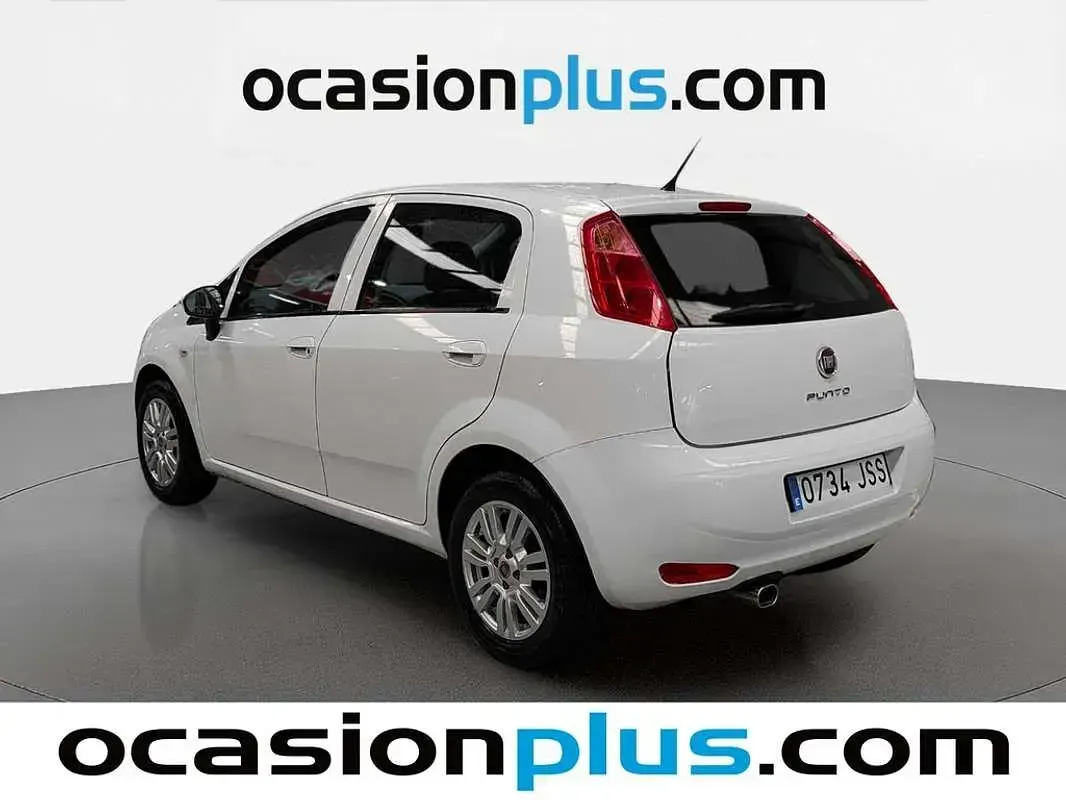 Usado Fiat Punto Easy 77 CV (56 kW) 2016 Blanco Utilitario