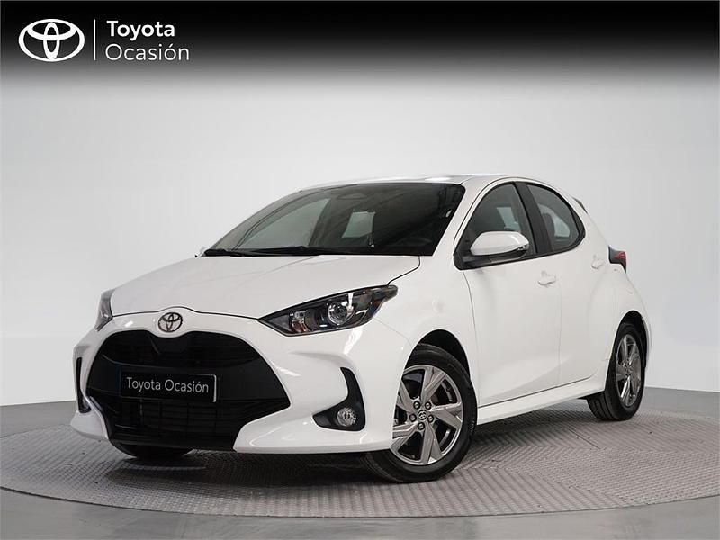 Usado Toyota Yaris Hybrid Active 116 CV (85 kW) 2024 Blanco classic