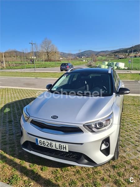 Usado Kia Stonic 120 CV (88 kW) 2019 Gris / plata SUV