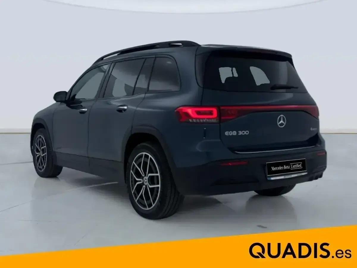 Käytetty Mercedes EQB300 167 kW (228 HP) 2023 Sininen Katumaasturi