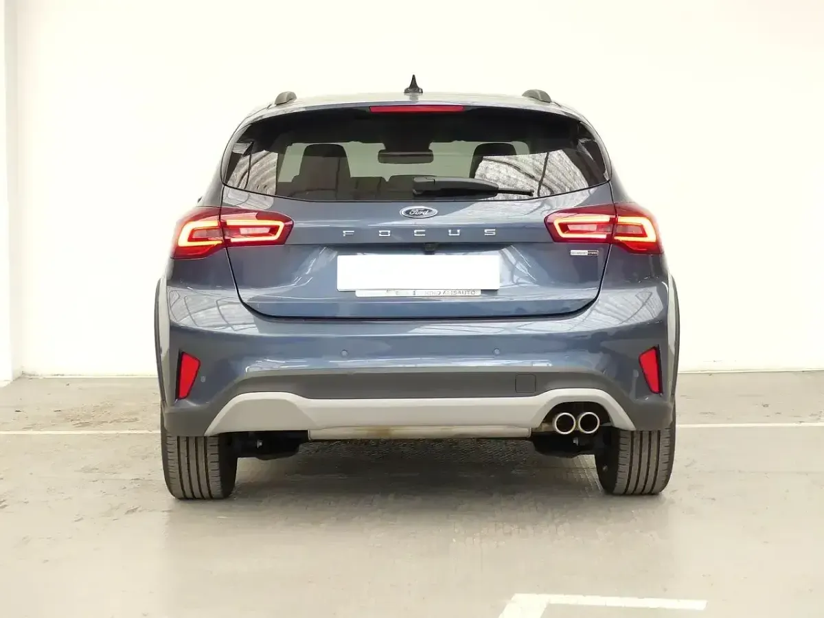 Usado Ford Focus Active 155 CV (114 kW) 2023 Azul Berlina