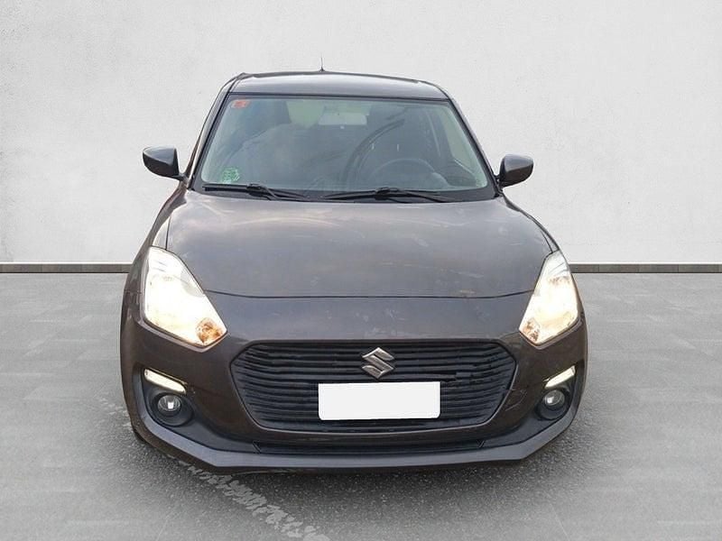Usado Suzuki Swift 90 CV (66 kW) 2019 Gris / plata Utilitario