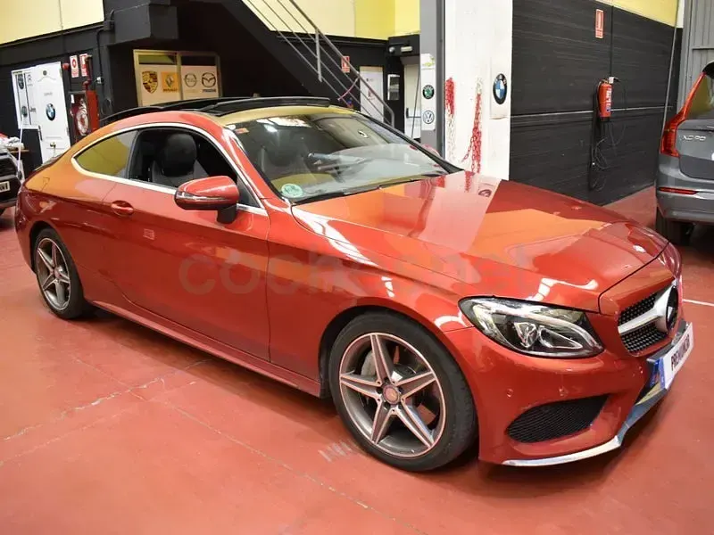 Usado Mercedes C250 204 CV (150 kW) 2017 Granate Coupe