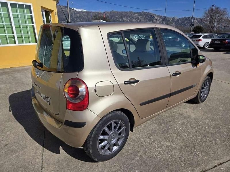 Usado Renault Modus 100 CV (73 kW) 2005 Beige Monovolumen