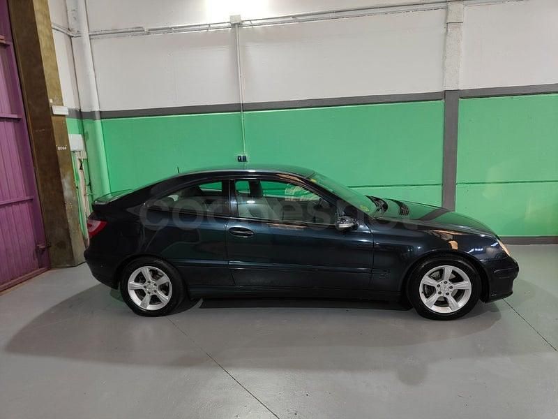Usado Mercedes C180 143 CV (105 kW) 2006 Azul Berlina