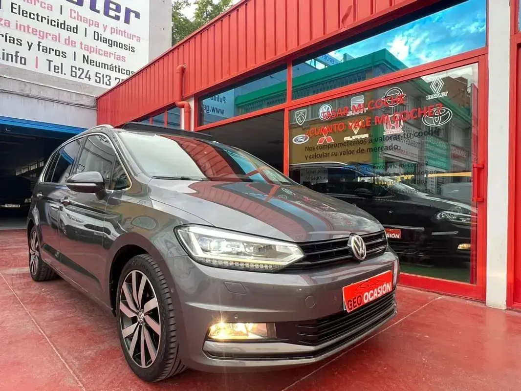 Usado VW Touran Advance 150 CV (110 kW) 2015 Gris Monovolumen