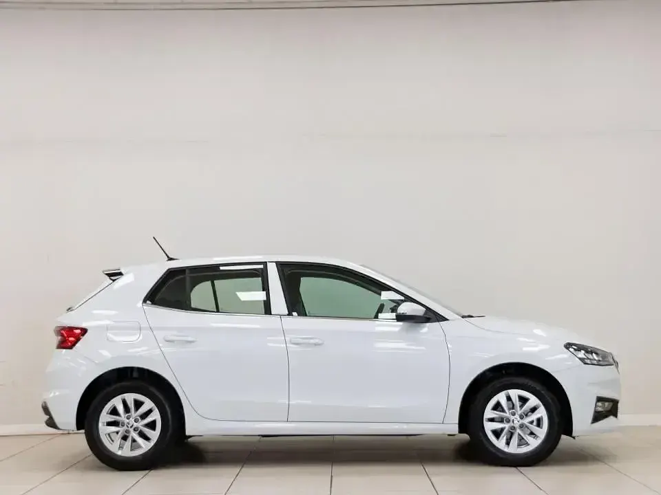 Usado Skoda Fabia Ambition 80 CV (58 kW) 2023 Blanco Utilitario