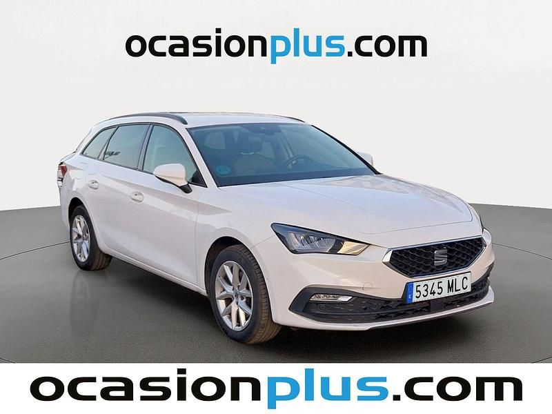 Usado Seat Leon Style 130 CV (95 kW) 2023 Blanco Monovolumen