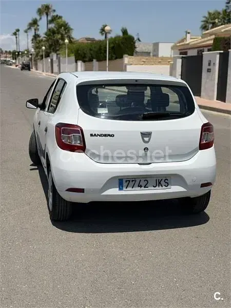 Usado Dacia Sandero Ambiance 75 CV (55 kW) 2015 Blanco Berlina
