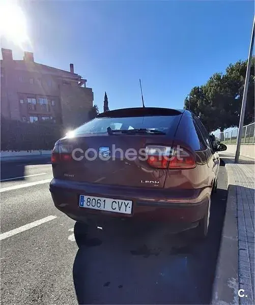 Usado Seat Leon Sport 110 CV (80 kW) 2004 Granate Utilitario