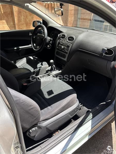Gris / plata Usado 2006 Ford Focus Trend Berlina | 2000 € (Super precio) - Imagen 1/4