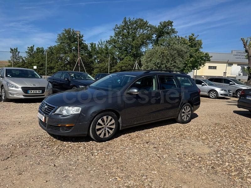 Usado VW Passat Advance 110 CV (80 kW) 2009 Gris / plata Familiar