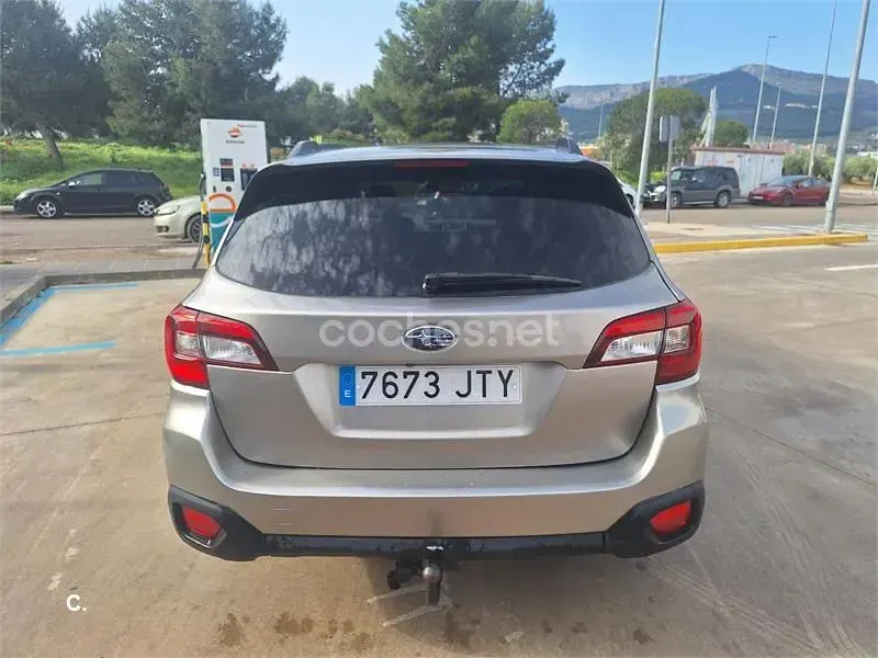 Usado Subaru Outback 150 CV (110 kW) 2017 Beige Familiar