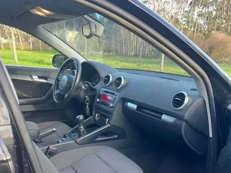 Usado Audi A3 Sportback Ambiente 105 CV (77 kW) 2012 Negro Utilitario