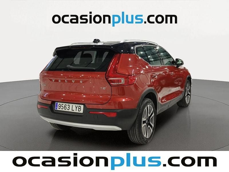 Begagnad Volvo XC40 Core 129 HK (94 kW) 2022 Röd SUV