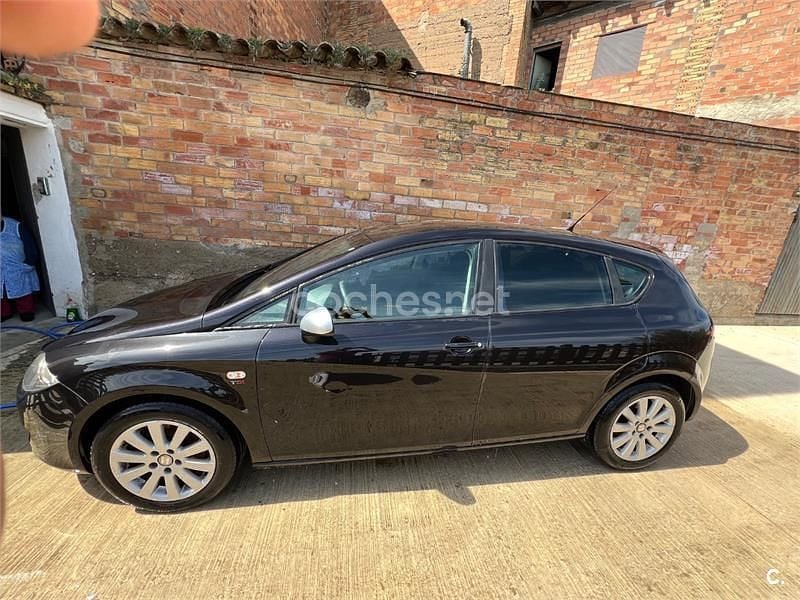 Usado Seat Leon Sport 140 CV (102 kW) 2005 Negro Utilitario
