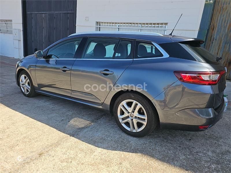 Usado Renault Mégane GrandTour Business 110 CV (80 kW) 2018 Gris / plata Familiar