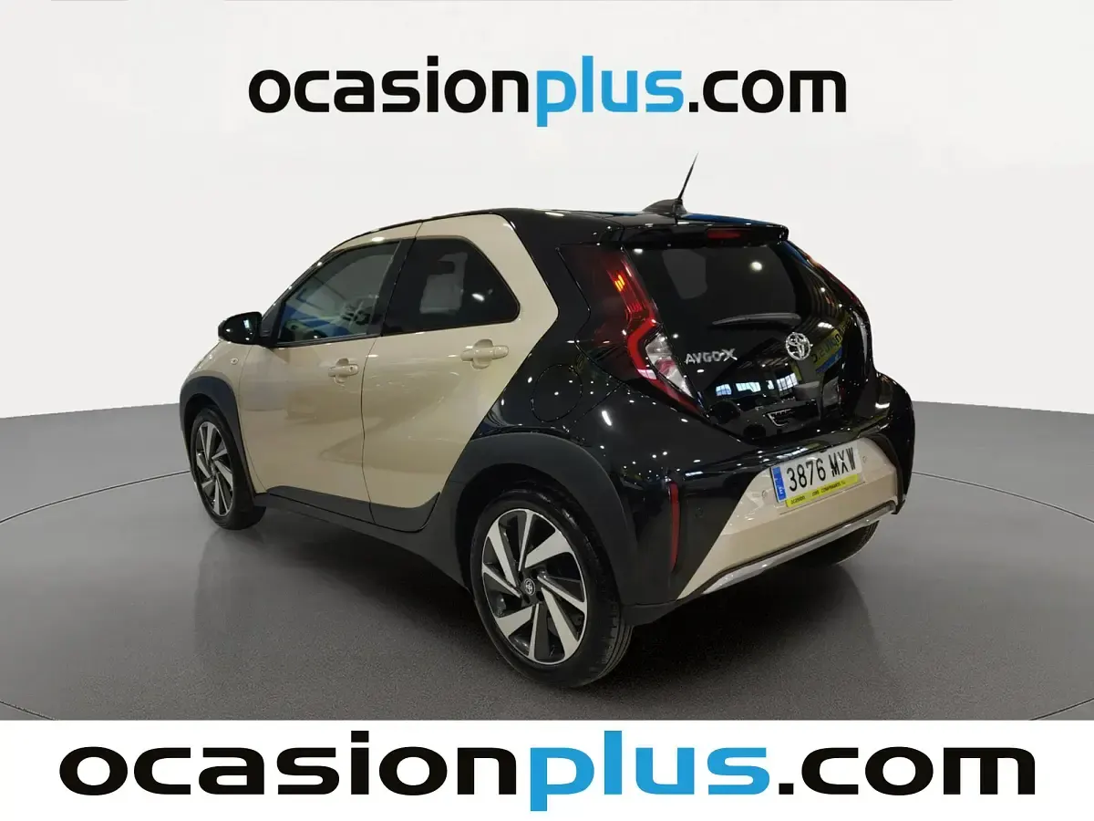 Usado Toyota Aygo X 72 CV (52 kW) 2025 Beige SUV