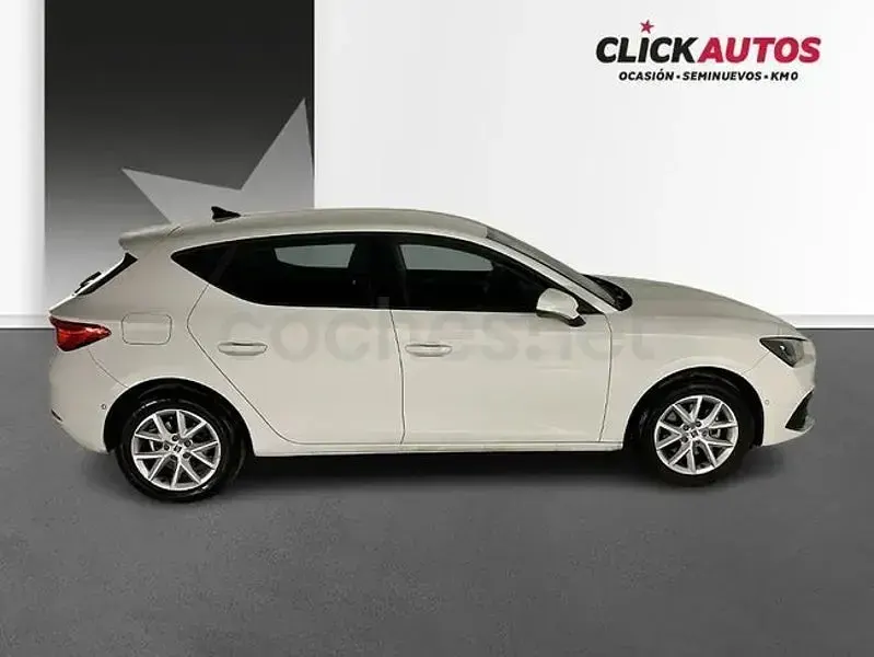 Usado Seat Leon Style 110 CV (80 kW) 2024 Blanco Berlina