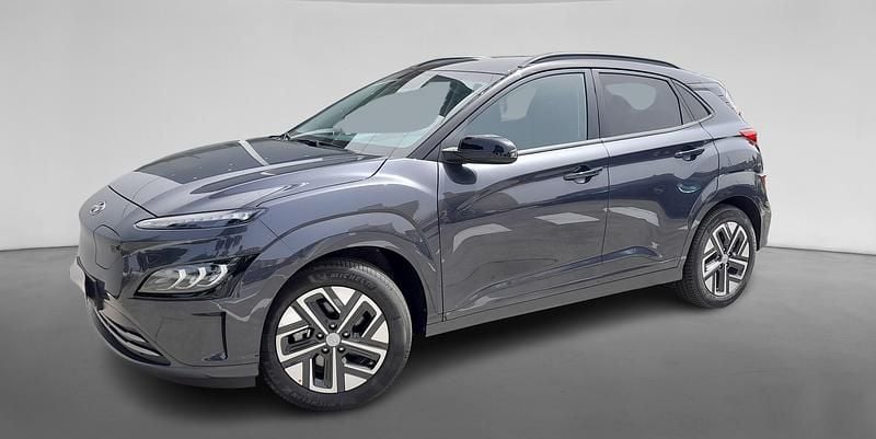 Gris dark knight (techo negro) Usado 2024 Hyundai Kona SUV | 22.490 € - Imagen 1/4