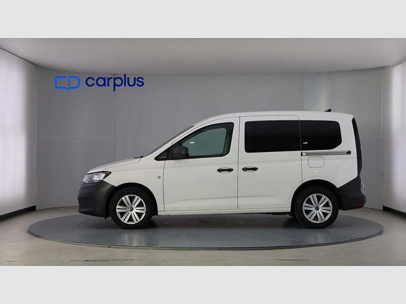 Usado VW Caddy Maxi 102 CV (75 kW) 2022 Blanco candy sólido Monovolumen