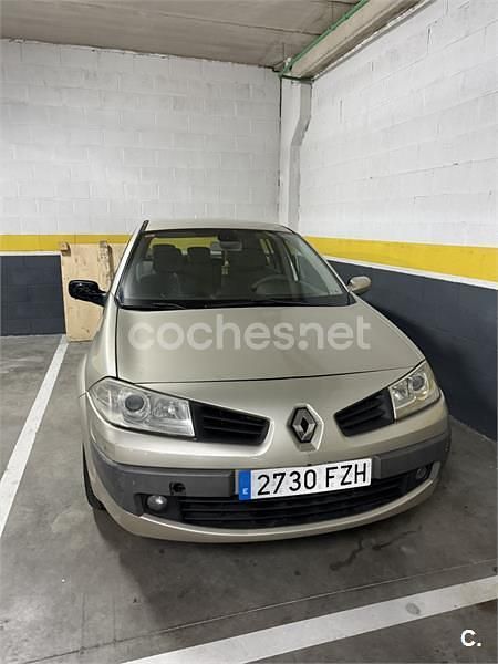 Amarillo Usado 2008 Renault Mégane II Dynamique Berlina | 2500 € (Precio justo) - Imagen 1/4