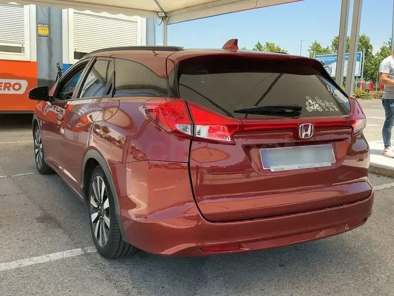 Usado Honda Civic Elegance 120 CV (88 kW) 2015 Rojo Familiar