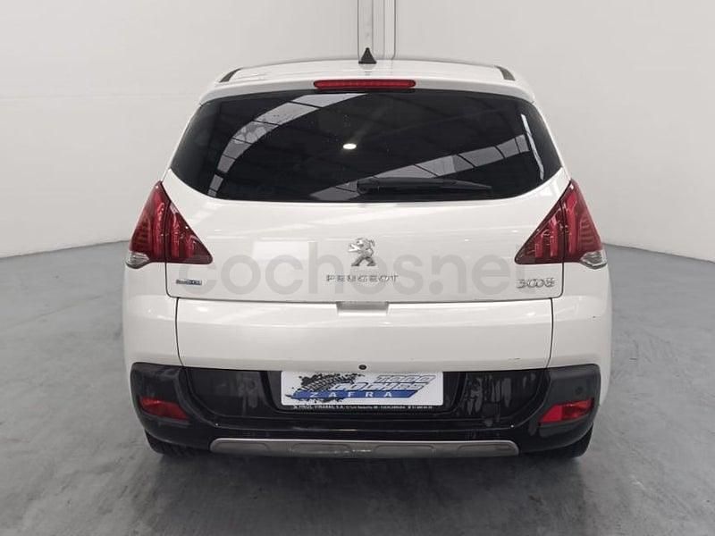 Usado Peugeot 3008 Access 120 CV (88 kW) 2014 Gris / plata Familiar