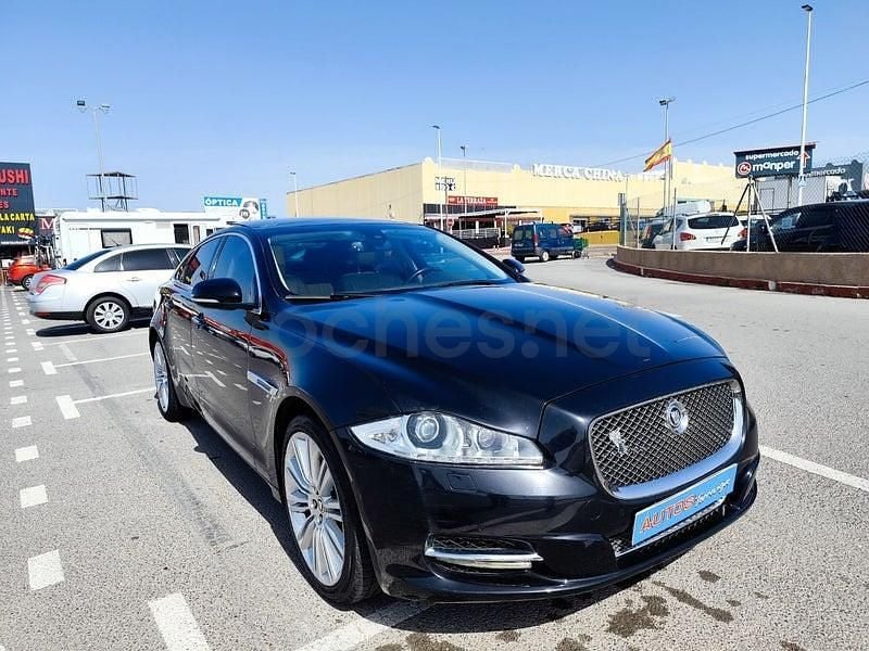 Usado Jaguar XJ Premium Luxury 275 CV (202 kW) 2011 Negro Berlina