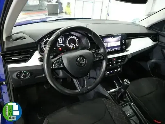 Usado Skoda Kamiq Active 90 CV (66 kW) 2020 Azul SUV