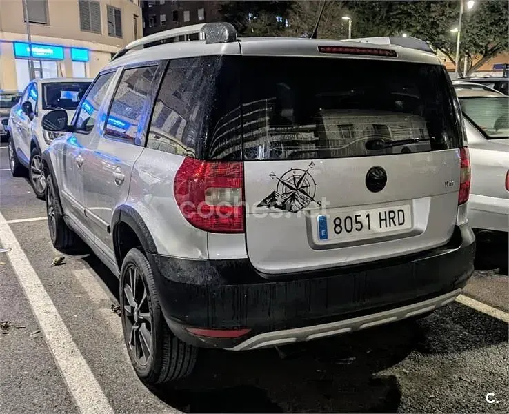 Usado Skoda Yeti Active 105 CV (77 kW) 2013 Gris / plata SUV