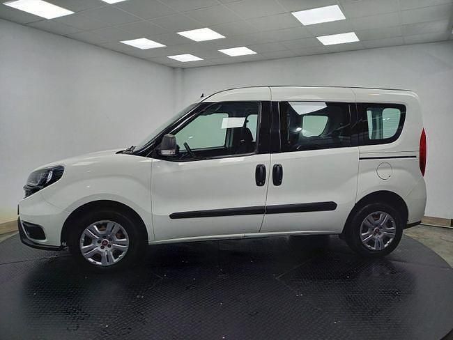 Usado Fiat Doblò Easy 119 CV (87 kW) 2021 Blanco Monovolumen