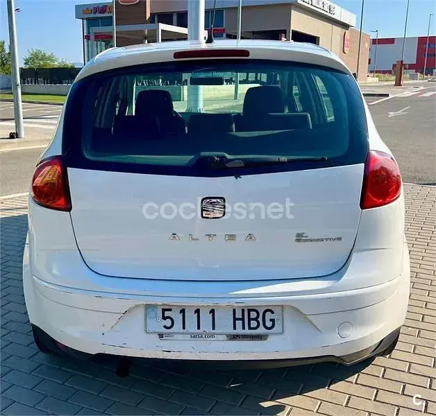 Usado Seat Altea Style 105 CV (77 kW) 2011 Blanco Monovolumen