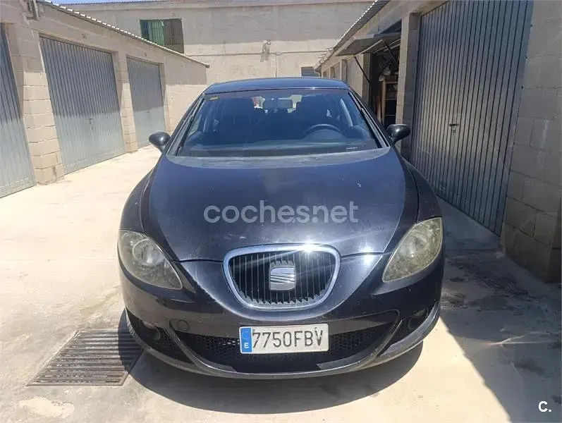 Usado Seat Leon Reference 105 CV (77 kW) 2006 Negro Utilitario