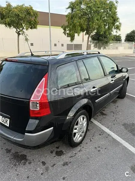 Usado Renault Mégane GrandTour Dynamique 130 CV (95 kW) 2008 Negro Familiar